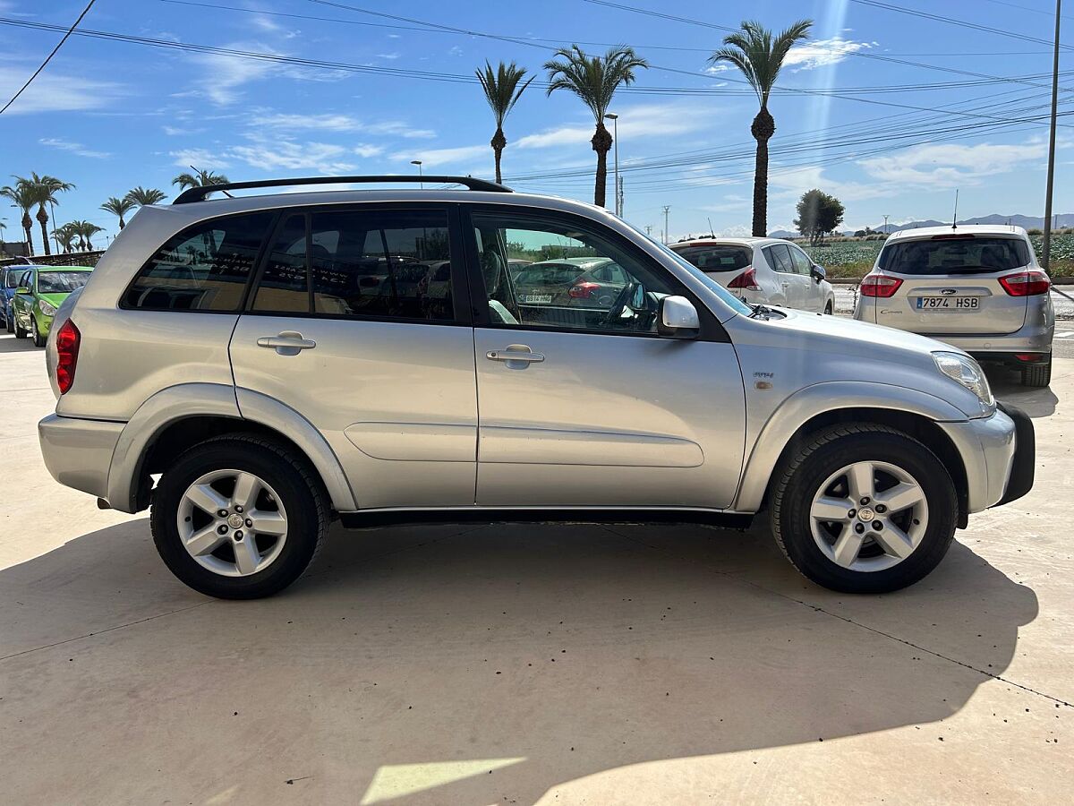 TOYOTA RAV 4 LUXURY 2.0 VVTI AUTO 4X4 SPANISH LHD IN SPAIN 103000 MILES 2005